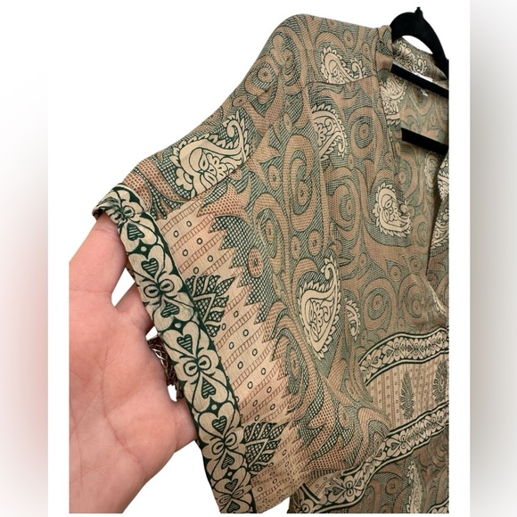 ✨ Guru Silk Paisley Top - Picture 5 of 14